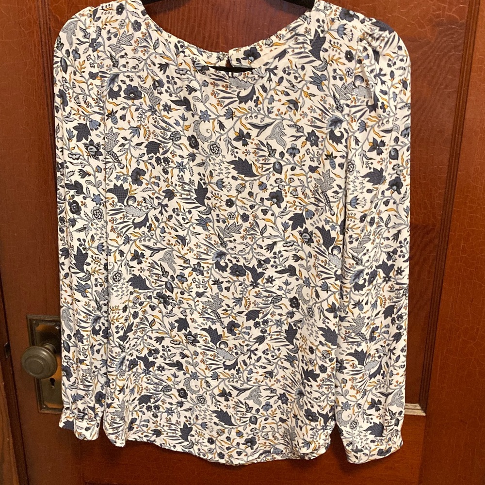 LOFT Blue and White Floral Blouse sz small